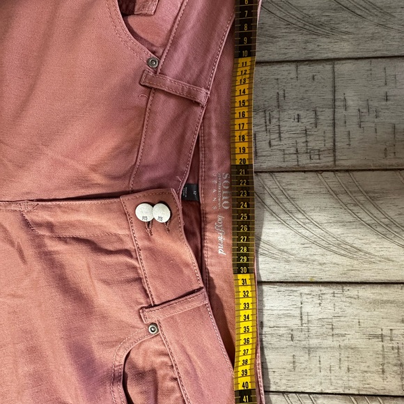 NEW YORK & COMPANY SOHO PINK CROPPED BOYFRIEND JEANS - Picture 6 of 7